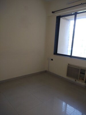Room in 3 BHK Apartment at Nirmal Lifestyle Residency CHS Ltd, Mulund West – for Rent