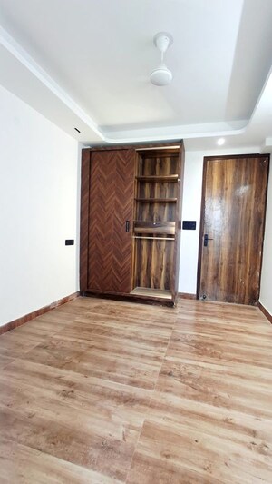 Room in 1 BHK Apartment at Saket – for Rent