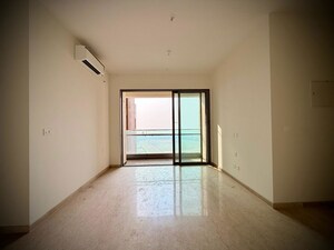 Room in 3 BHK Apartment at Piramal Mahalaxmi, Mahalaxmi – for Rent