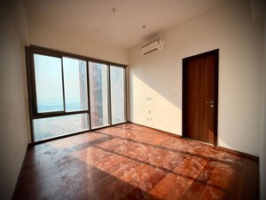 Room in 3 BHK Apartment at Piramal Mahalaxmi, Mahalaxmi – for Rent