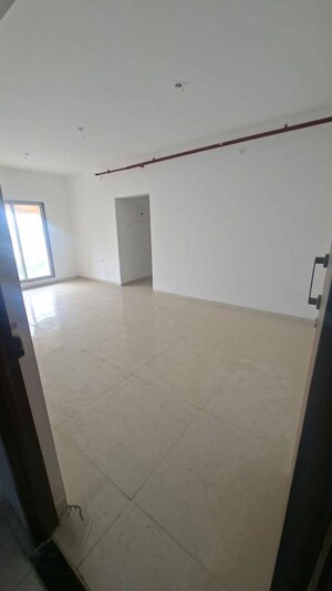 Room in 2 BHK Apartment at Avant Hillway, Goregaon East – for Rent