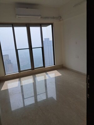 Room in 2.5 BHK Apartment at Dosti Eastern Bay, Wadala – for Rent