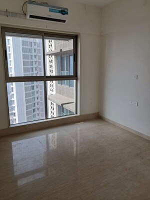 Room in 2.5 BHK Apartment at Dosti Eastern Bay, Wadala – for Rent