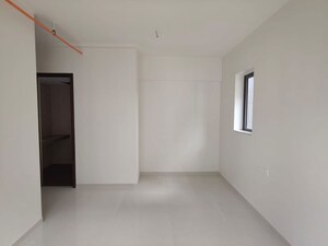Room in 2 BHK Apartment at Kalpataru Parkcity Eternia, Kolshet Road – for Sale