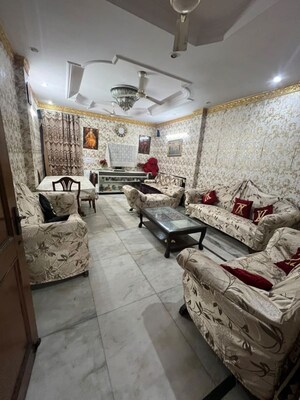Parking in 2 BHK Builder Floor at Malviya Nagar – for Rent