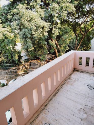 Balcony in 3 BHK Builder Floor at Dlf Phase ii – for Sale