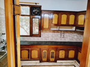 Furnished Amenities in 3 BHK Builder Floor at Dlf Phase ii – for Sale