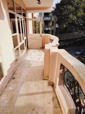 Balcony in 3 BHK Builder Floor at Dlf Phase ii – for Sale