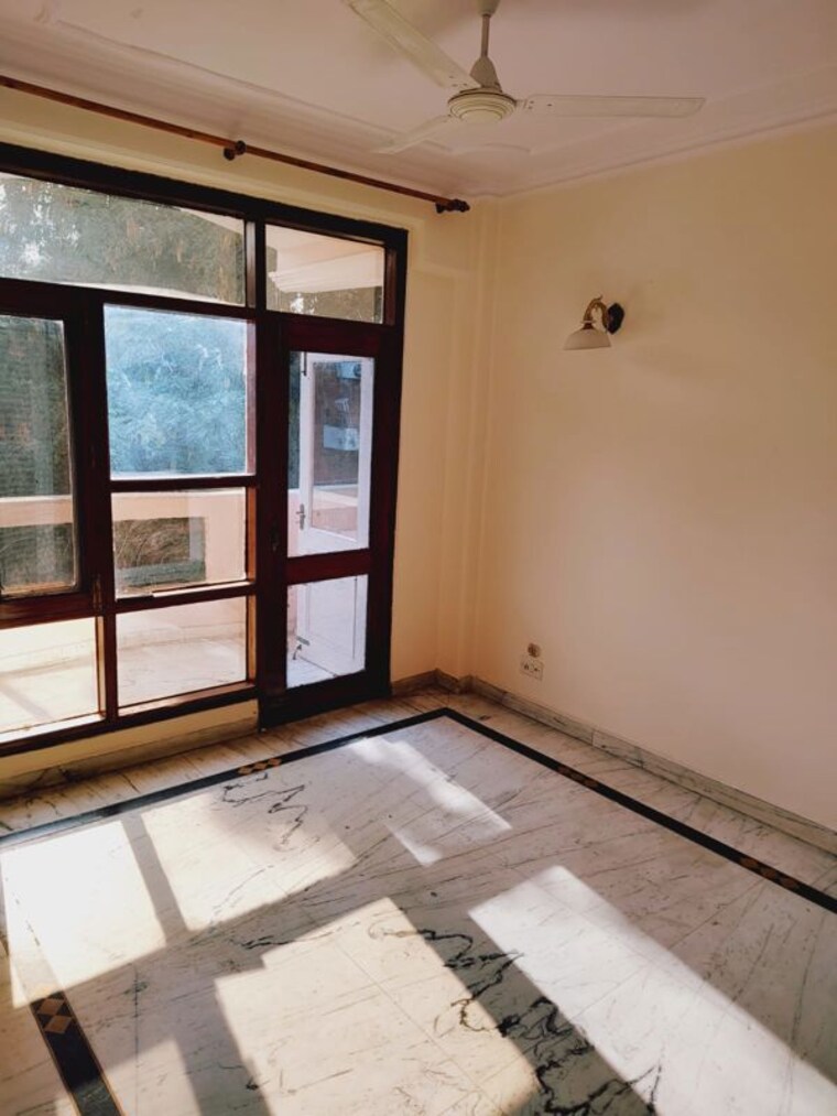 Room, dlf phase ii 3 Bedroom 215 Sq.Yd. Builder Floor In Dlf Phase ii Gurgaon 10687170