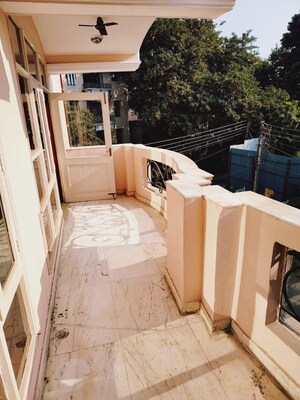 Balcony in 3 BHK Builder Floor at Dlf Phase ii – for Sale