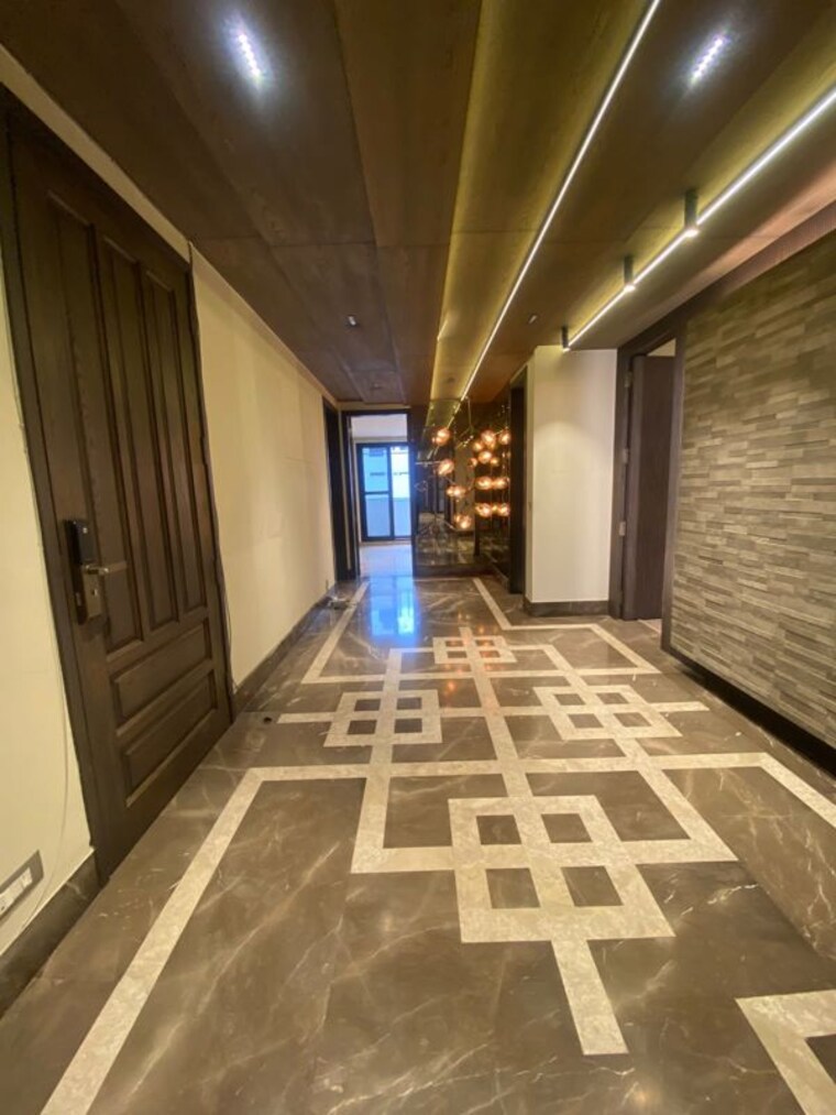 undefined, dlf phase i 3 Bedroom 300 Sq.Yd. Builder Floor In Dlf Phase I Gurgaon 10687172