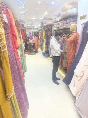 Floor Plan in  Showroom at Krishna Nagar – for Rent