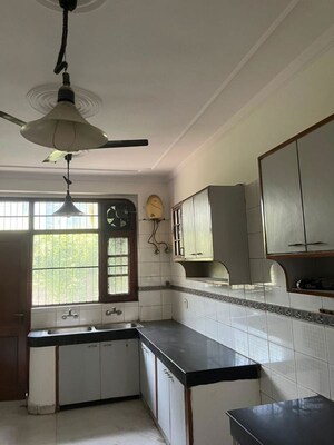 Kitchen in 3 BHK Builder Floor at Dlf Phase ii – for Rent