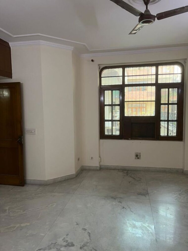 Room, dlf phase ii 3 Bedroom 280 Sq.Yd. Builder Floor In Dlf Phase ii Gurgaon 10687191
