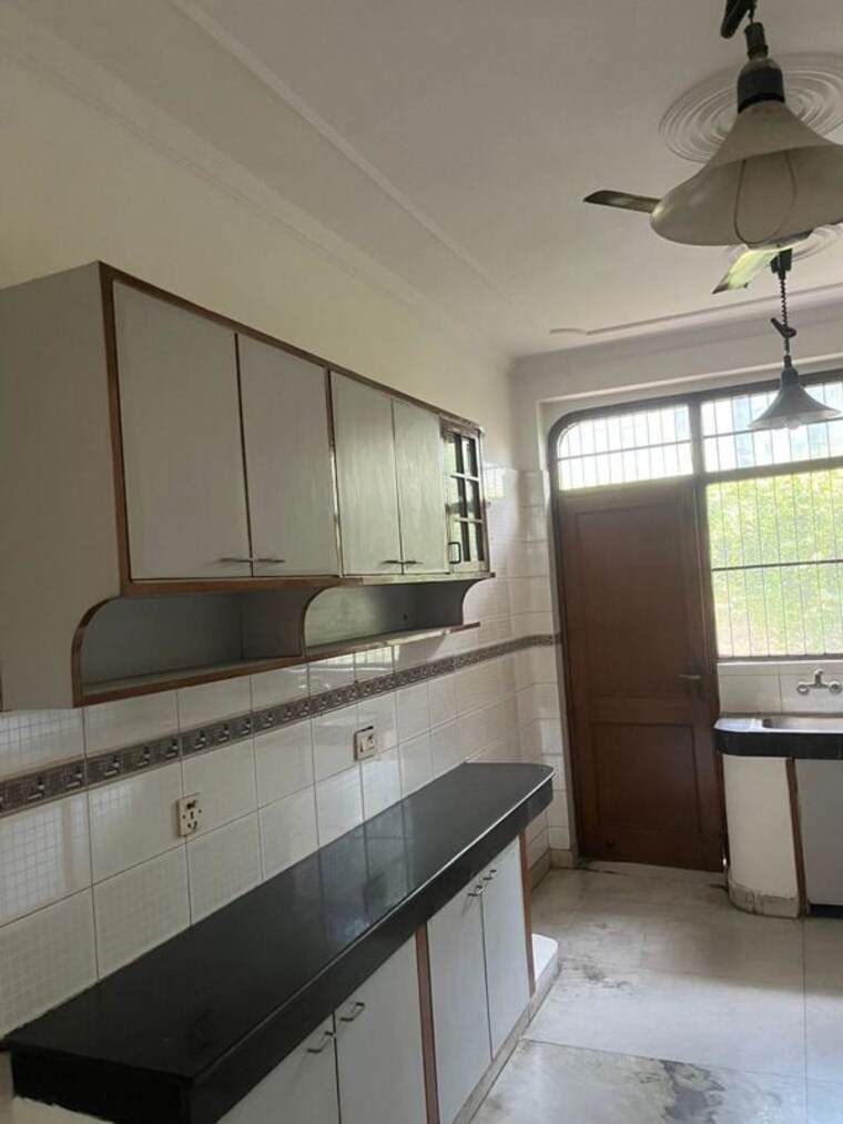 Kitchen, dlf phase ii 3 Bedroom 280 Sq.Yd. Builder Floor In Dlf Phase ii Gurgaon 10687191