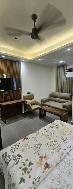 1 Rk+Builder Floor For Rent in Saket