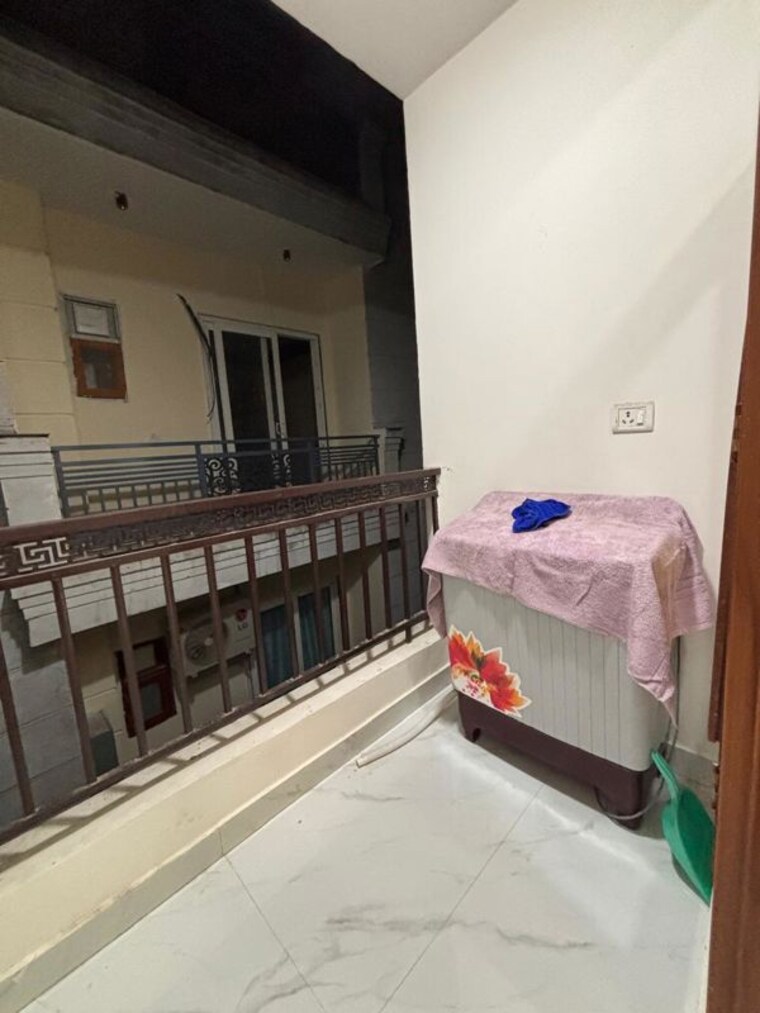 Balcony, saket 1 Bedroom 500 Sq.Ft. Apartment In Saket Delhi 10687219