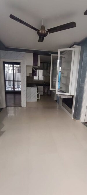Building Lobby in 3 BHK Builder Floor at BPTP Parkland Pride Phase 2, Sector 77 – for Sale