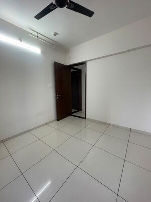 Room in 2 BHK Apartment at VJ YashOne Infinitee, Tathawade – for Rent