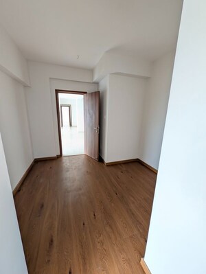 Room in 3.5 BHK Apartment at Gera World of Joy, Kharadi – for Rent