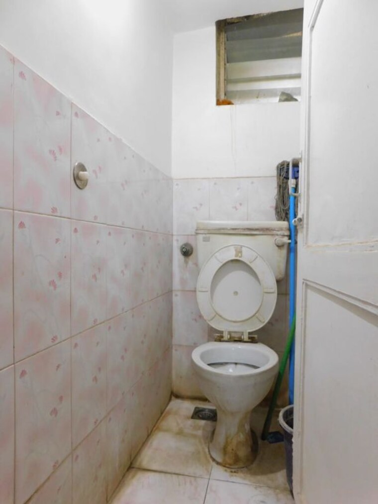 Bathroom, gundecha-industrial-complex Commercial Office Space 500 Sq.Ft. In Kandivali East Mumbai 10687368
