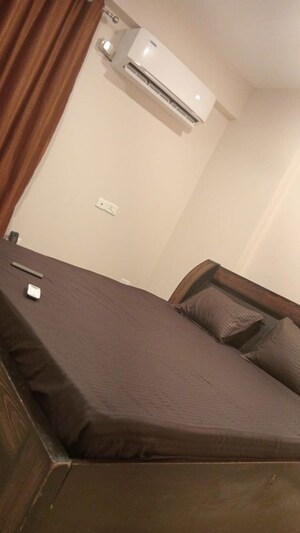 Furnished Amenities in 3 BHK Apartment at Emaar Imperial Gardens, Sector 102 – for Rent
