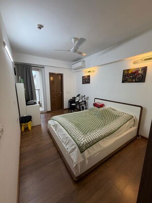 Bedroom in 4 BHK Builder Floor at Dlf Phase ii – for Rent