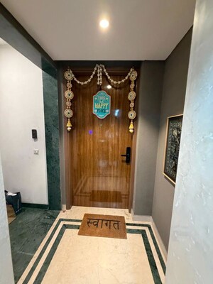 Building Lobby in 4 BHK Builder Floor at Dlf Phase ii – for Rent