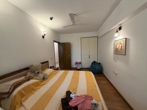 Bedroom in 4 BHK Builder Floor at Dlf Phase ii – for Rent