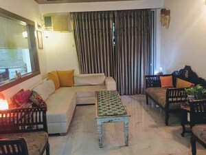 Living Room in 3.5 BHK Builder Floor at Jalvayu Towers, Sector 56 – for Rent
