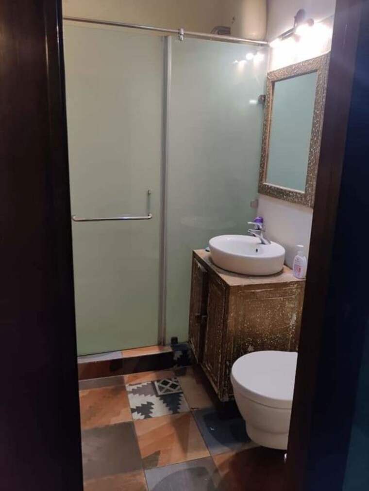 Bathroom, jalvayu-towers 3.5 Bedroom 1650 Sq.Ft. Builder Floor In Sector 56 Gurgaon 10687443