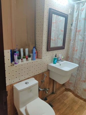 Team Area in 3.5 BHK Builder Floor at Jalvayu Towers, Sector 56 – for Rent