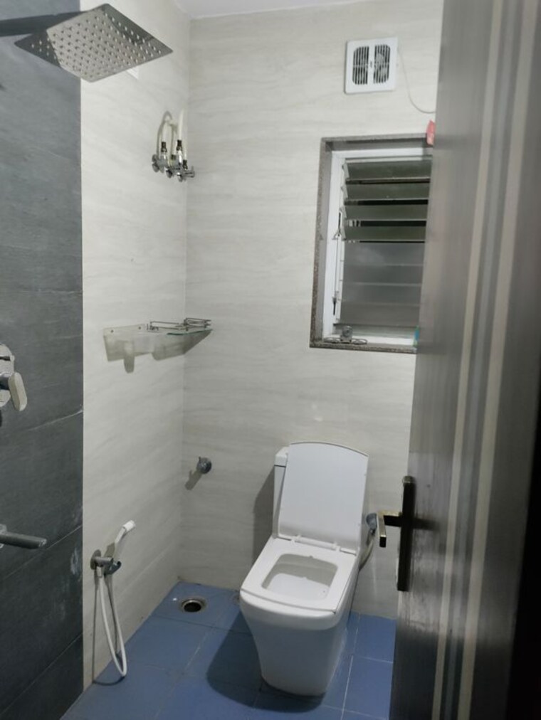 Bathroom, rajaji nagar 3 Bedroom 1700 Sq.Ft. Builder Floor In Rajaji Nagar Bangalore 10687464