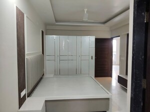 Room in 4 BHK Apartment at Vaishali Nagar – for Rent
