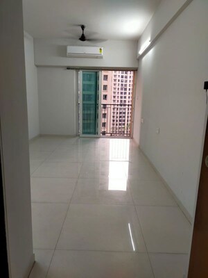2 BHK Apartment For Rent in Rustomjee Urbania Astraea, Majiwada