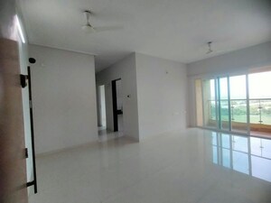 Room in 2 BHK Apartment at Rustomjee Urbania Astraea, Majiwada – for Rent