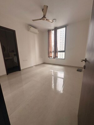 Room in 3 BHK Apartment at Piramal Vaikunth, Balkum Pada – for Rent