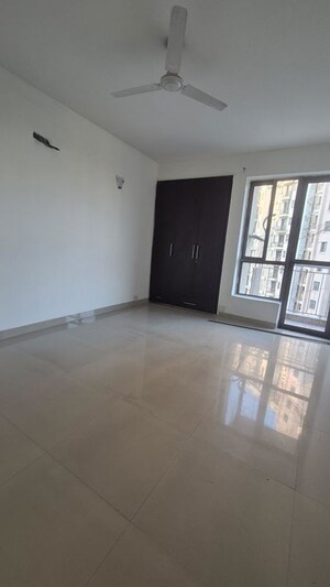 Room in 3 BHK Builder Floor at Sector 21 – for Rent