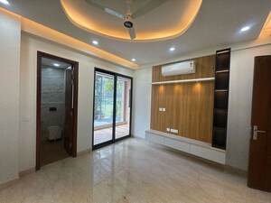 Room in 3 BHK Builder Floor at Sector 23 – for Rent