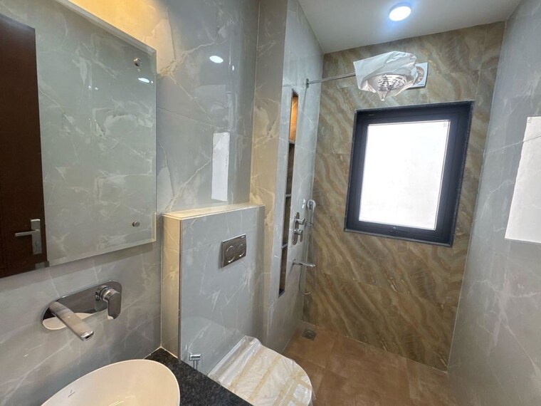 Bathroom, sector 23 3 Bedroom 1550 Sq.Ft. Builder Floor In Sector 23 Gurgaon 10687506