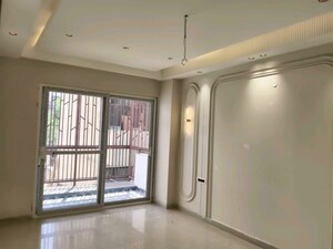 Room in 3 BHK Builder Floor at Sector 22 – for Rent
