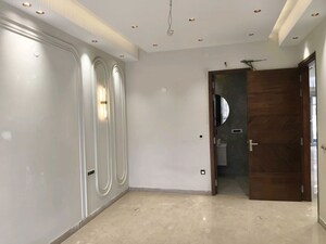 Room in 3 BHK Builder Floor at Sector 22 – for Rent