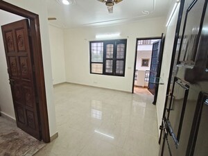 Room in 3 BHK Builder Floor at Sector 46 – for Rent