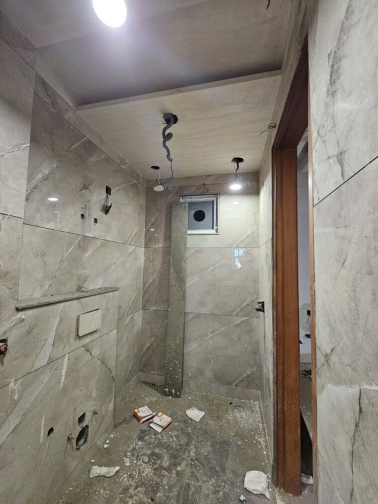 Bathroom, hari nagar 3 Bedroom 130 Sq.Yd. Builder Floor In Hari Nagar Delhi 10687193