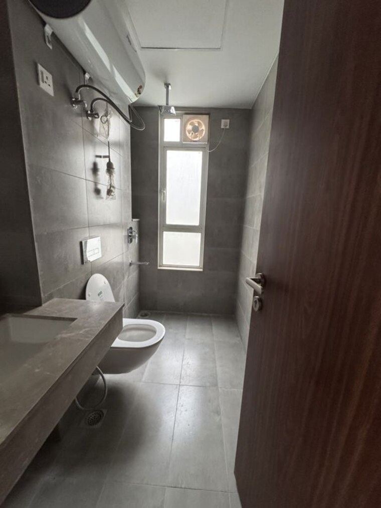 Washroom, adani-samsara 4 Bedroom 310 Sq.Yd. Builder Floor In Sector 60 Gurgaon 10687520