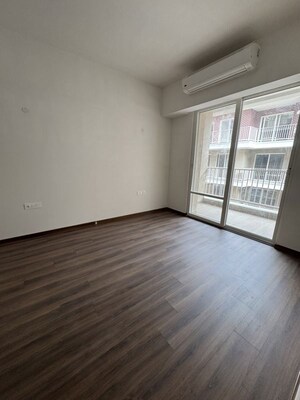 Room in 4 BHK Builder Floor at Adani Samsara, Sector 60 – for Sale