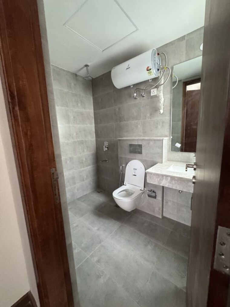 Washroom, adani-samsara 4 Bedroom 310 Sq.Yd. Builder Floor In Sector 60 Gurgaon 10687520
