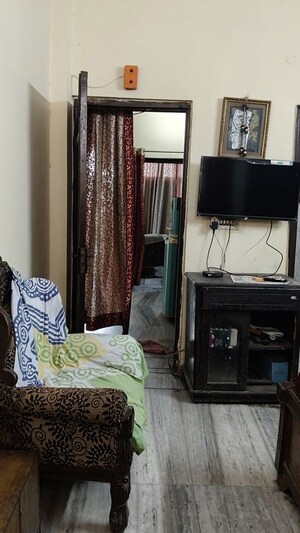 Living Room in 1 BHK Builder Floor at Spring Field, Sector 31 – for Rent