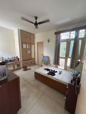 Bedroom in 3 BHK Builder Floor at Palam Vihar – for Rent
