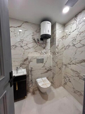 Bathroom in 1 BHK Builder Floor at Saket – for Rent